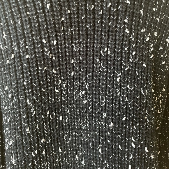 Black & White Popcorn Sweater - Picture 5 of 5